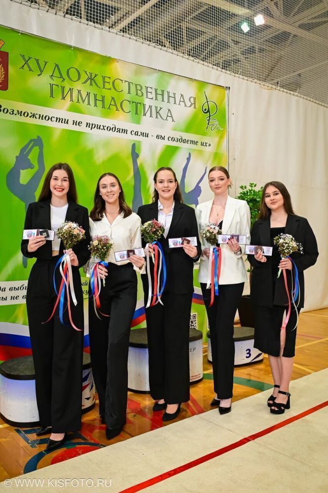 Вручение значков и удостоверений МАСТЕРА СПОРТА РОССИИ спортсменкам отделения художественной гимнастики)))))